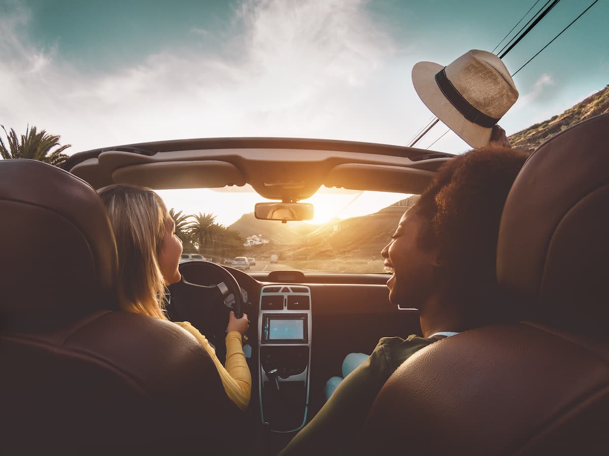 Filles en voiture