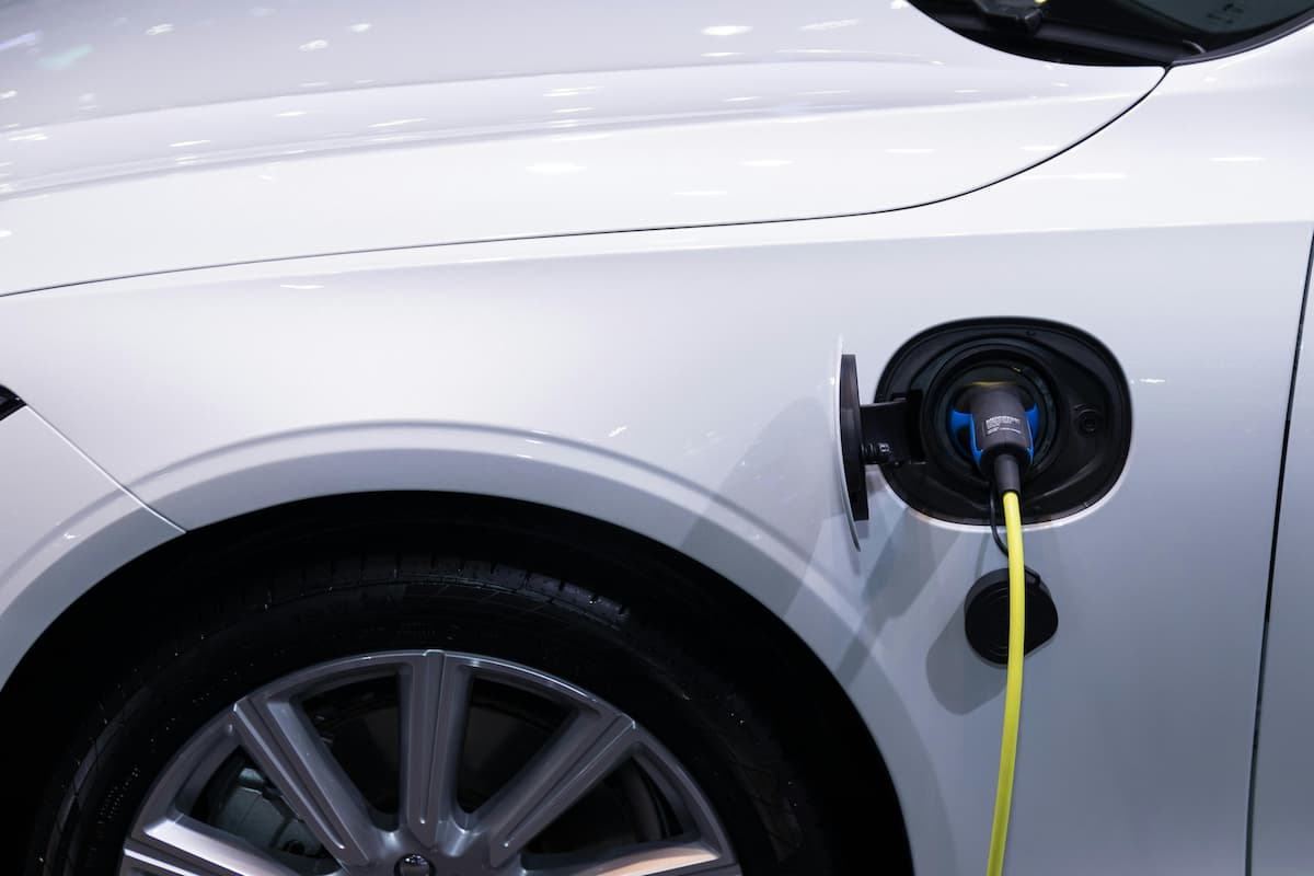 Voiture electrique entrain de charger