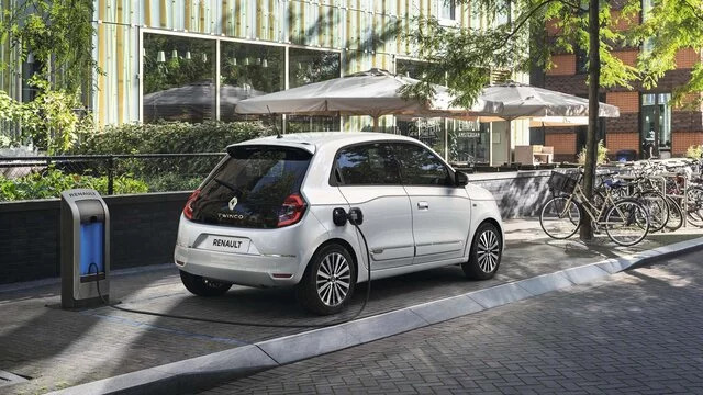 Renault Twingo electrique entrain de charger
