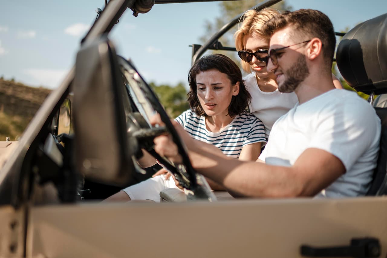 groupe amis sur les routes