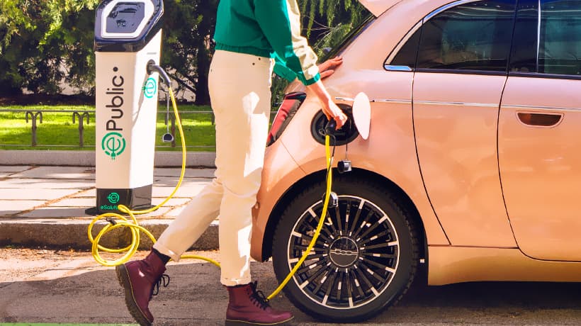 Fiat chargeant borne électrique